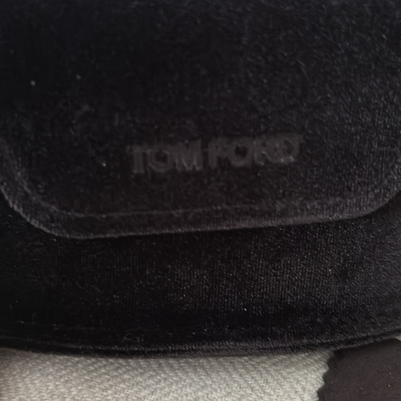 Black With Gold Fearures Tom Ford Sunglasses Includes Case/Box/Wipe/Card/Manual - Picture 9 of 9